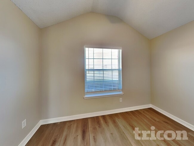 Photo - 923 McKavett Dr