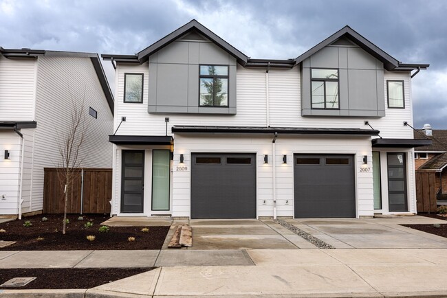 Building Photo - 3 bedrooms with loft/office. Built in 2024