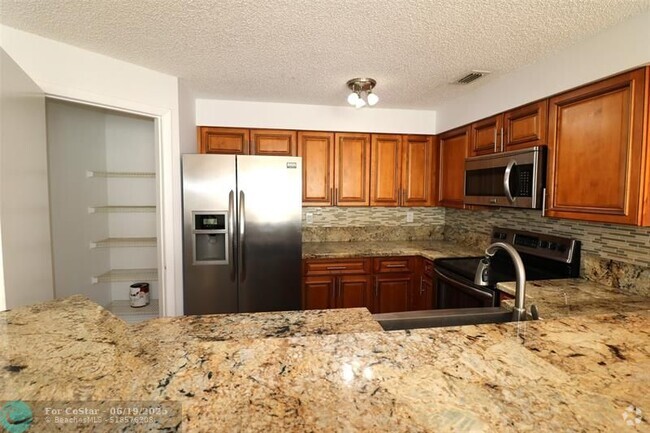 Building Photo - 2445 SW 18th Terrace Unit 907 Rental