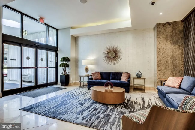 Photo - 1011 Arlington Blvd