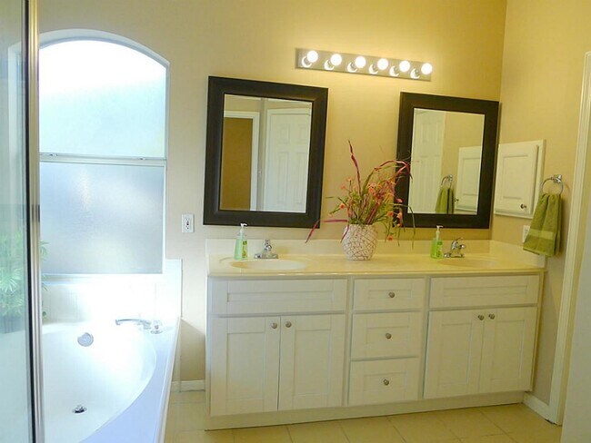 Photo - 20703 Whitevine Way