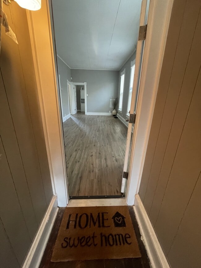 Building Photo - 518 Sandusky Ave Unit 1