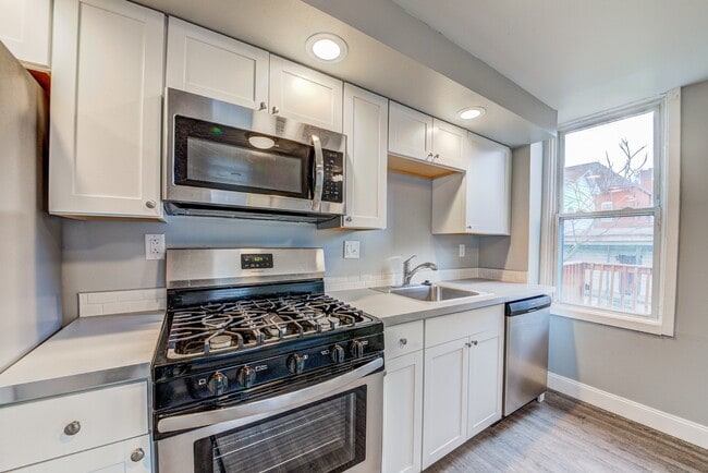 Building Photo - 744 Proctor Wy Unit Apt. 2