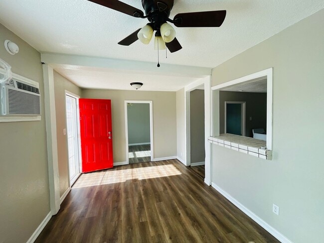 Photo - 312 1-304 1/2 S Avenue G