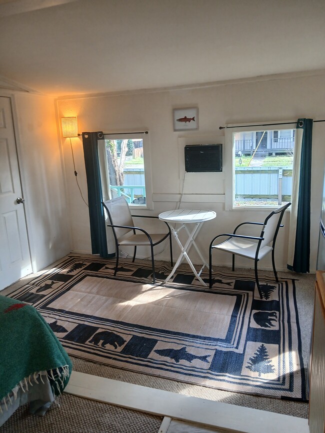 Building Photo - 1208 Alba St Unit 1208