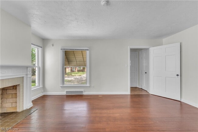 Photo - 16004 Invermere Ave