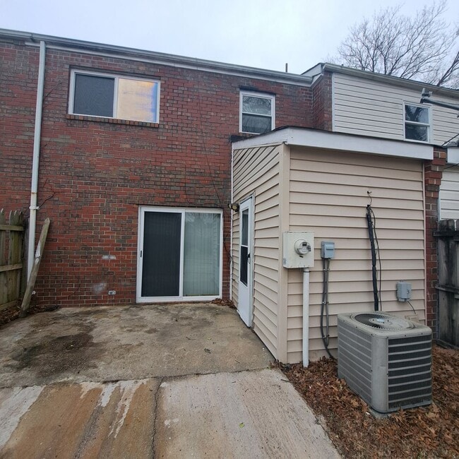 Photo - 6590 Stoney Point S