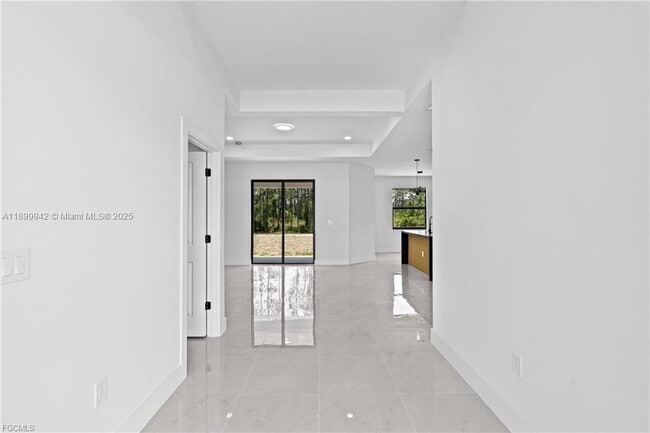 Photo - 620 Raintree St E