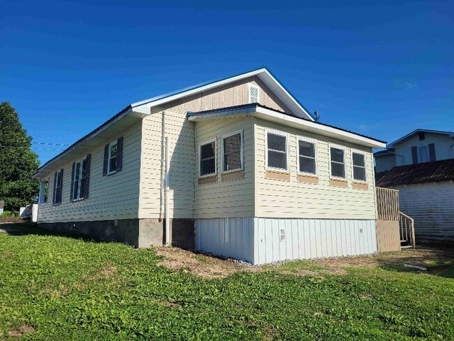 Photo - 707 Hall St