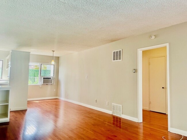 Photo - 941 N San Vicente Blvd Unidad Apt 2