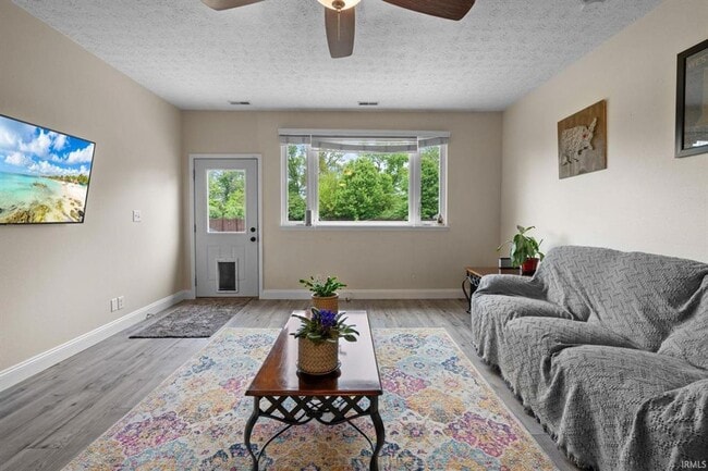 Photo - 3BR + Den + Biggest Fenced Yard in Neighborhood