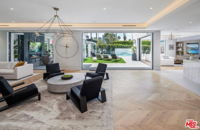 Photo - 525 N Camden Dr