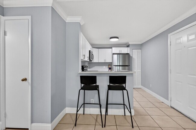 Photo - 1740 Palm Cove Blvd Unidad 4-307