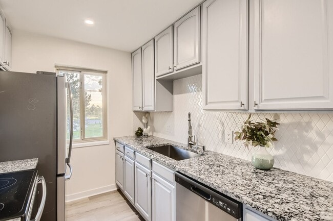 1255 S Monaco St Pkwy
