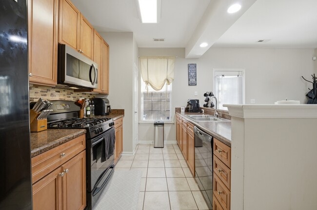 Photo - 5325 Brinsley Ln