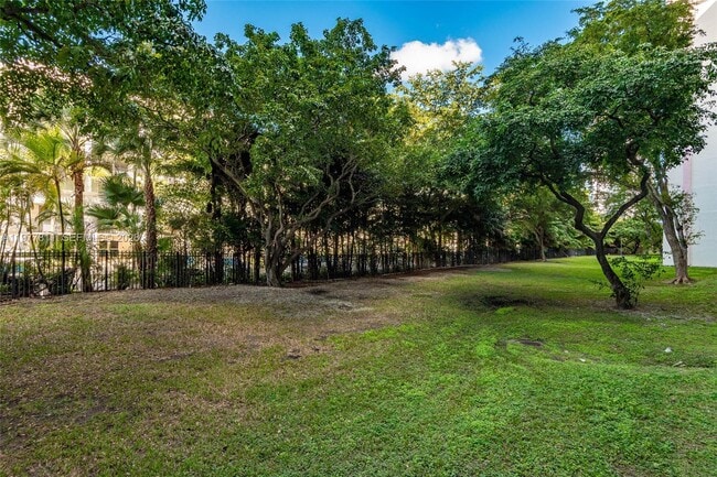 Photo - 17021 N Bay Rd Unit 102