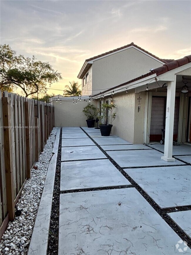 Building Photo - 6542 NW 171st St Rental