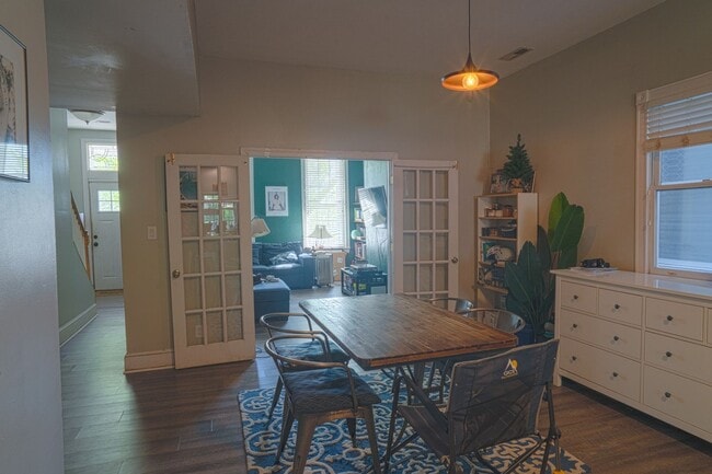 Photo - 1904 W Main St