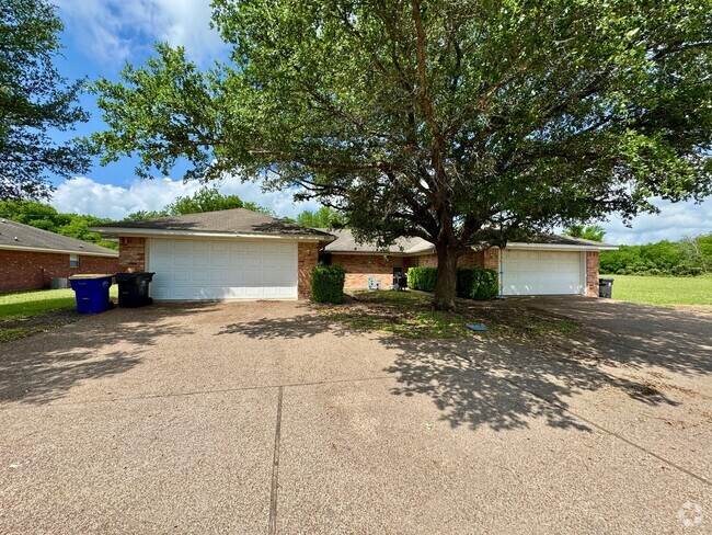 Building Photo - Duplex *LEASING SPECIAL AVAILABLE* Rental