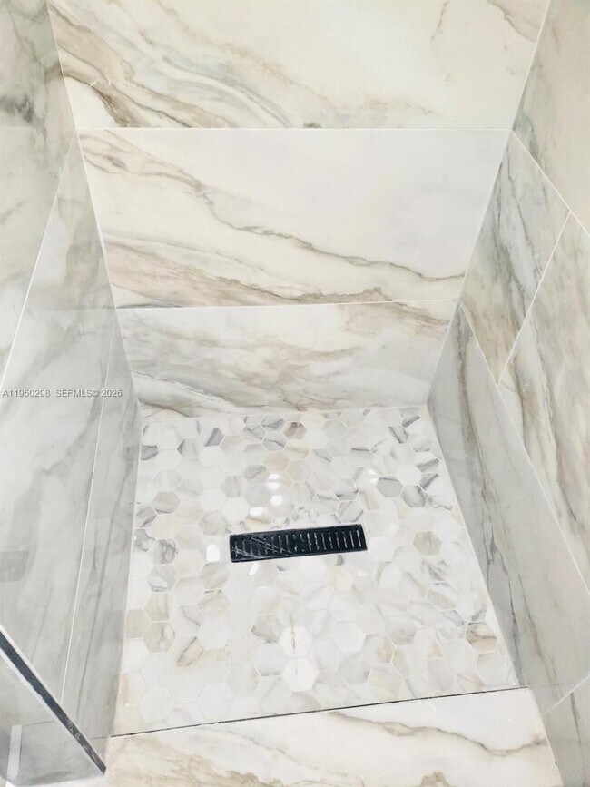 Photo - 270 NE 162nd St Unit B