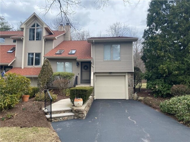 Building Photo - 9 Shadow Brook Ln