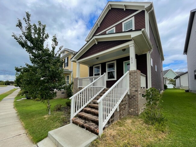 Building Photo - Modern Luxury in the Heart of Briar Chapel – Walk to Everything! (flexible move-in)