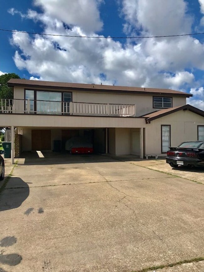 Building Photo - 3204 Cameron St Unit A