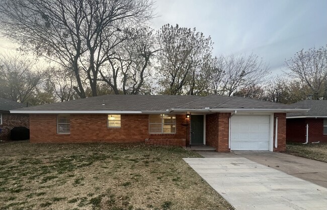 Building Photo - 1616 Chautauqua Ave