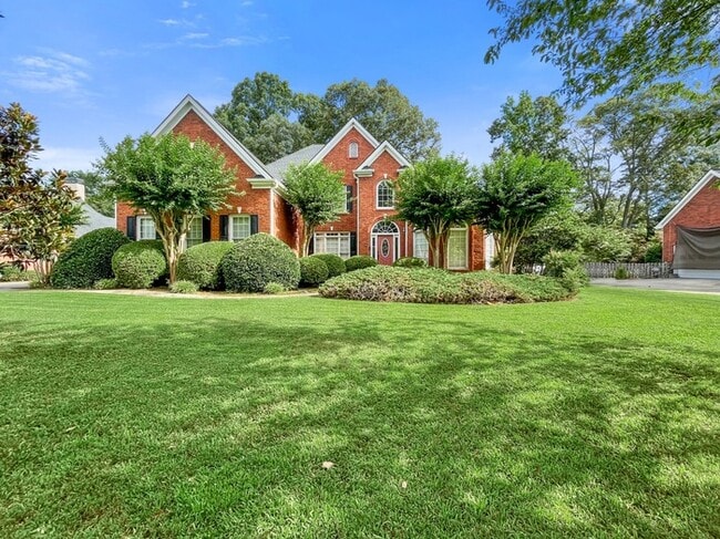 Beautiful Large 5 Bedroom Brick Home - Beautiful Large 5 Bedroom Brick Home