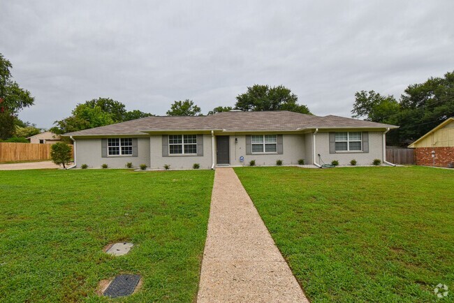 Building Photo - Gorgeous 3 Bedroom, 2 Bathroom home in Tyl...