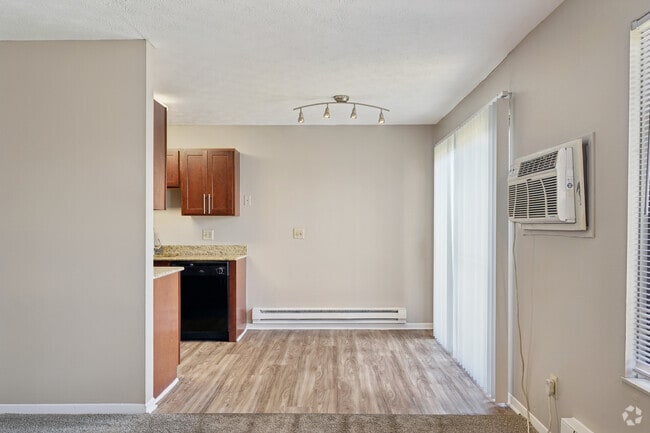 2BR, 1BA - 850SF - Dining Area