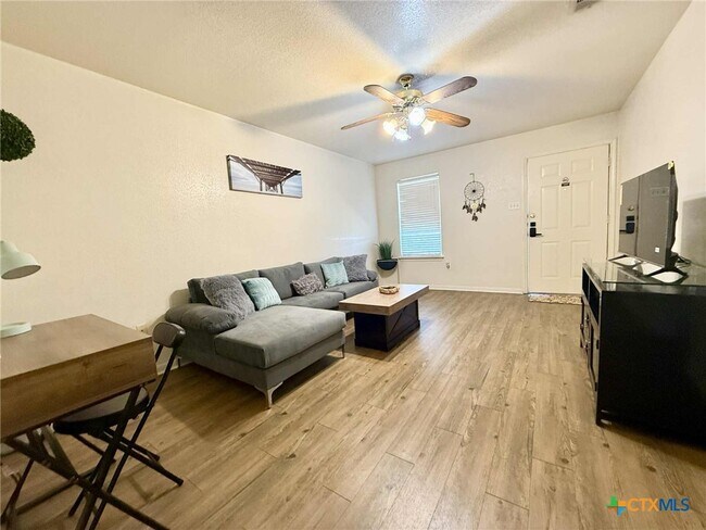 Photo - 1008 Circle M Dr Unit A