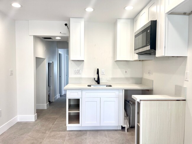 Building Photo - Beautiful 3 Bedroom ADU on a private street Rental