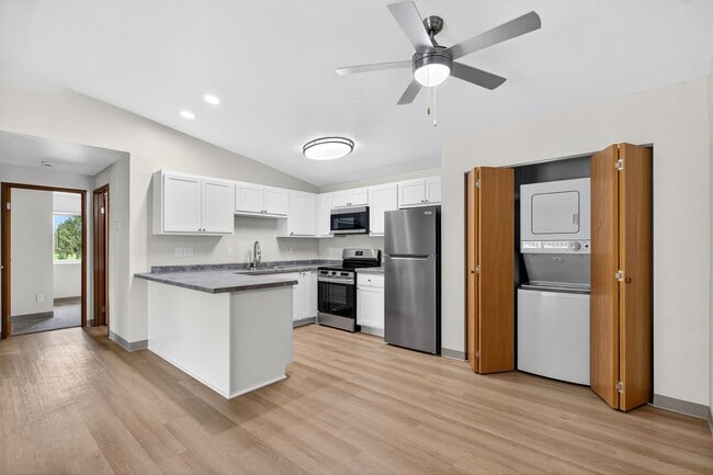 Photo - Whispering Pines Apartments