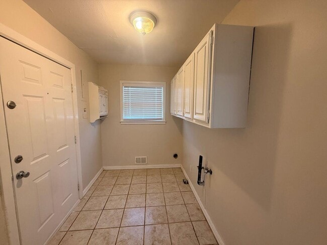 Photo - 2319 32nd St