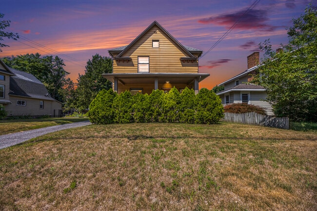 Building Photo - 3271 Coit Ave NE Unit #1