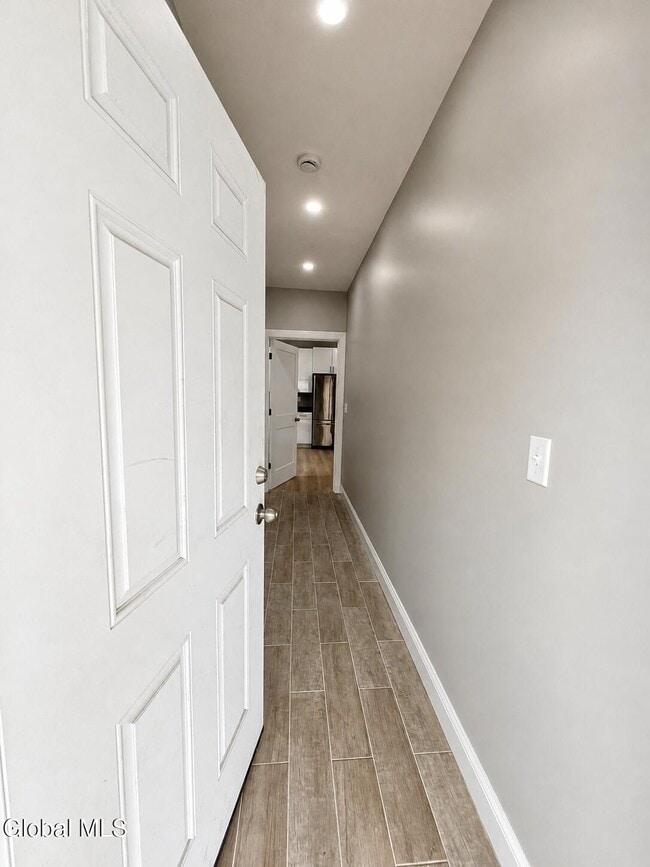 Photo - 62 Glen Ave Unidad 1 First Floor
