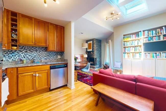 Photo - 2947 N Sheffield Ave Unit 3
