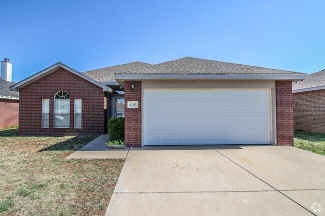 Building Photo - Clean & Bright House