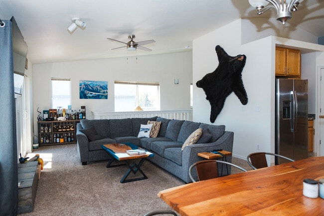 sala de estar - 635 Pearl Dr