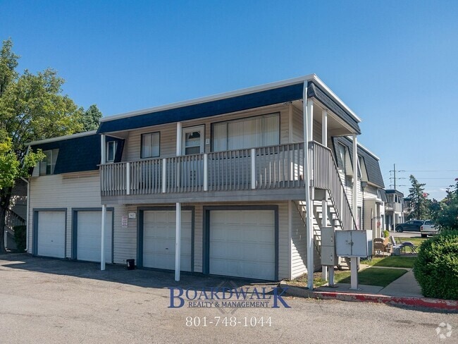 Building Photo - Two Bedroom With Great Amenities in Taylor... Rental
