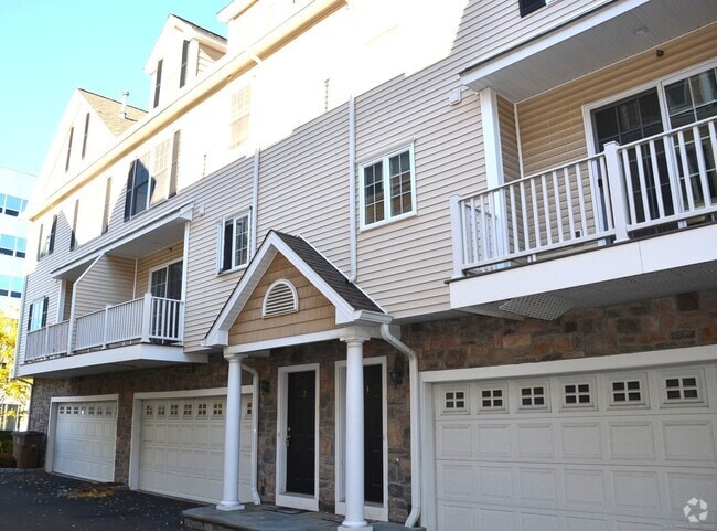 Building Photo - 1707 Summer St Unit APT 2