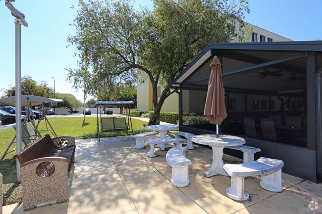 Photo - Manhattan Place Apartments