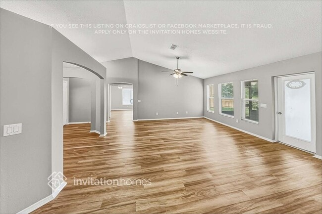 11506 3rd Ave E