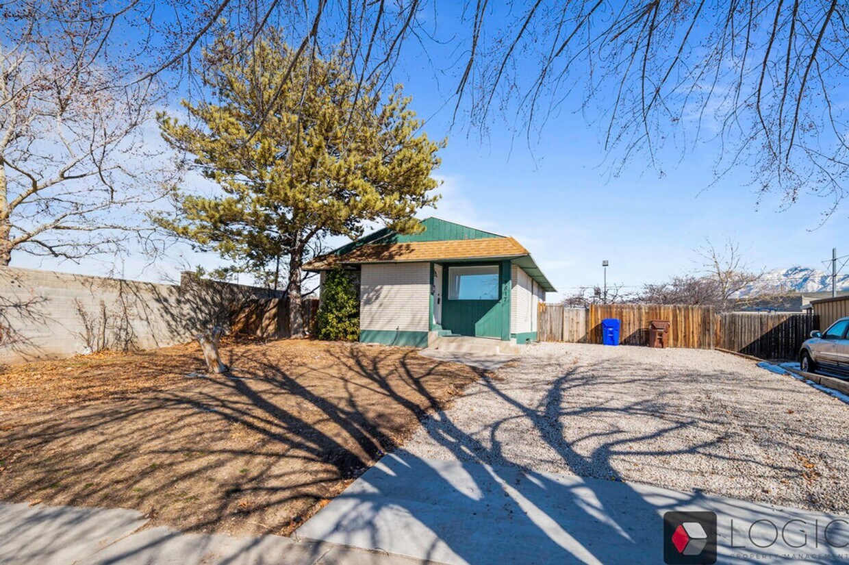 Stunning Single Family Home In Excellent M... - Stunning Single Family Home In Excellent L...