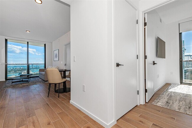 Photo - 398 NE 5th St Unidad 3711