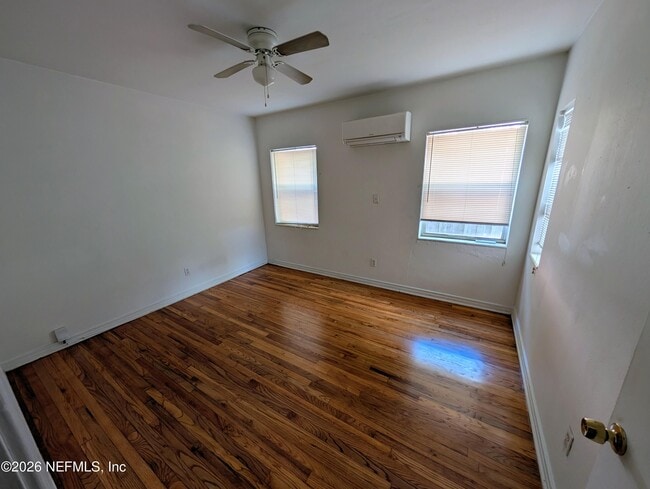 Photo - 2136 College St Unidad 1