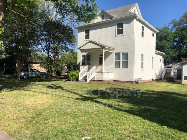 Building Photo - 1507 W 5th St