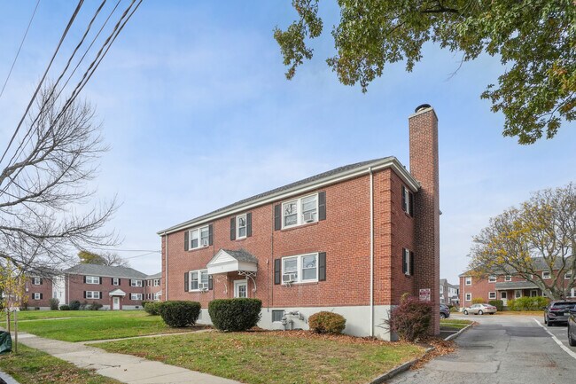 Everett St & Leasing Office