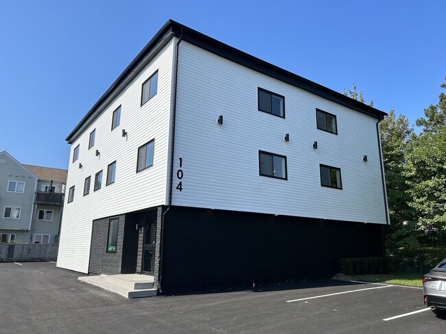 Building Photo - 104 Pinecrest Dr